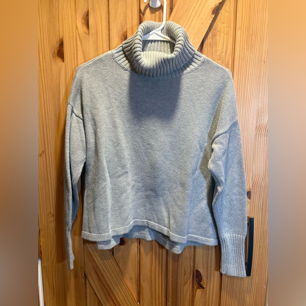 Aerie Gray Turtleneck Sweater Size Medium